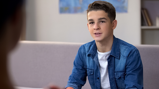 Jugendlicher in einer Berufsberatung