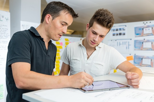 Informatiker mit Lehrmeister