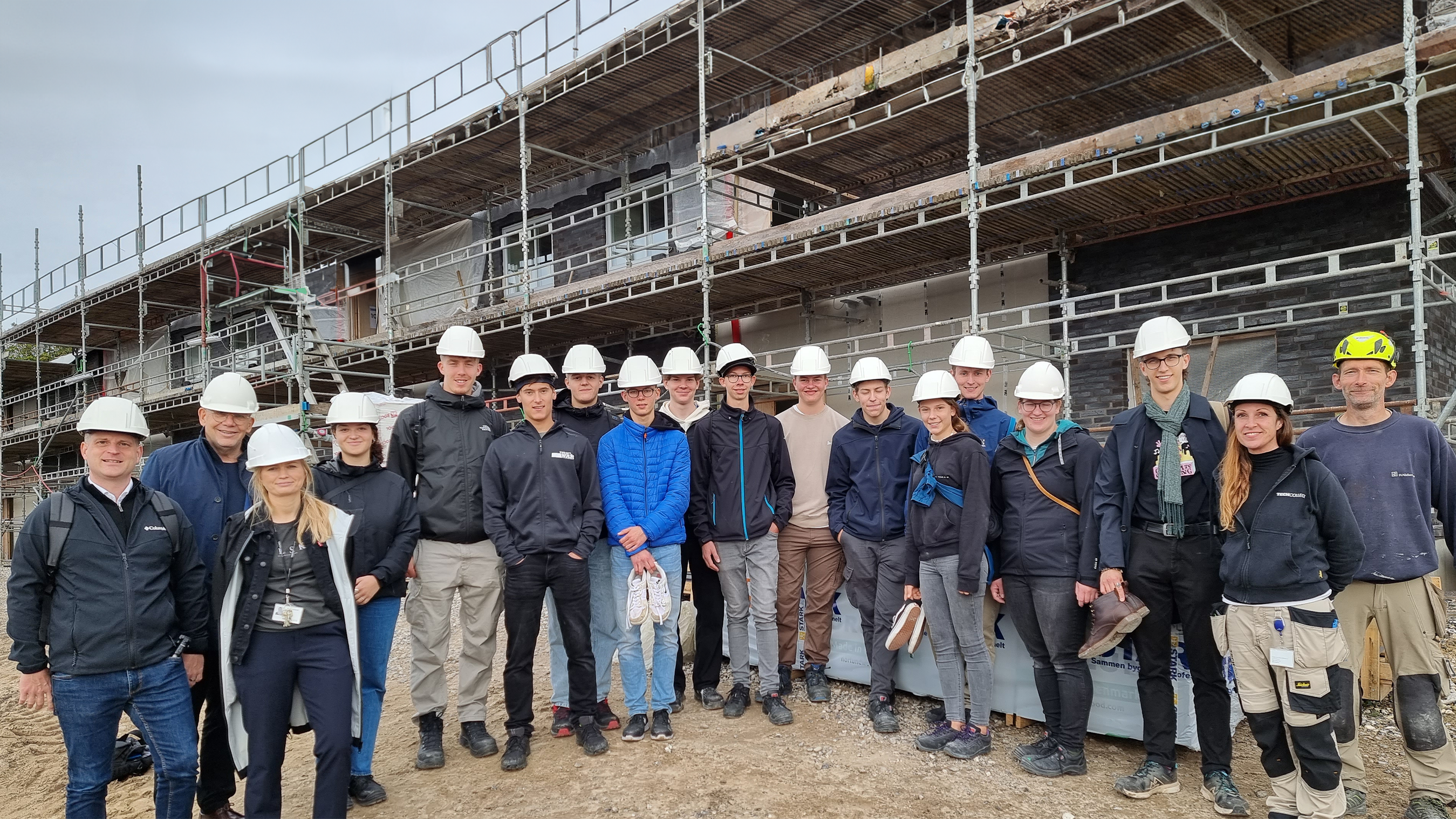 Gruppenfoto auf der Baustelle