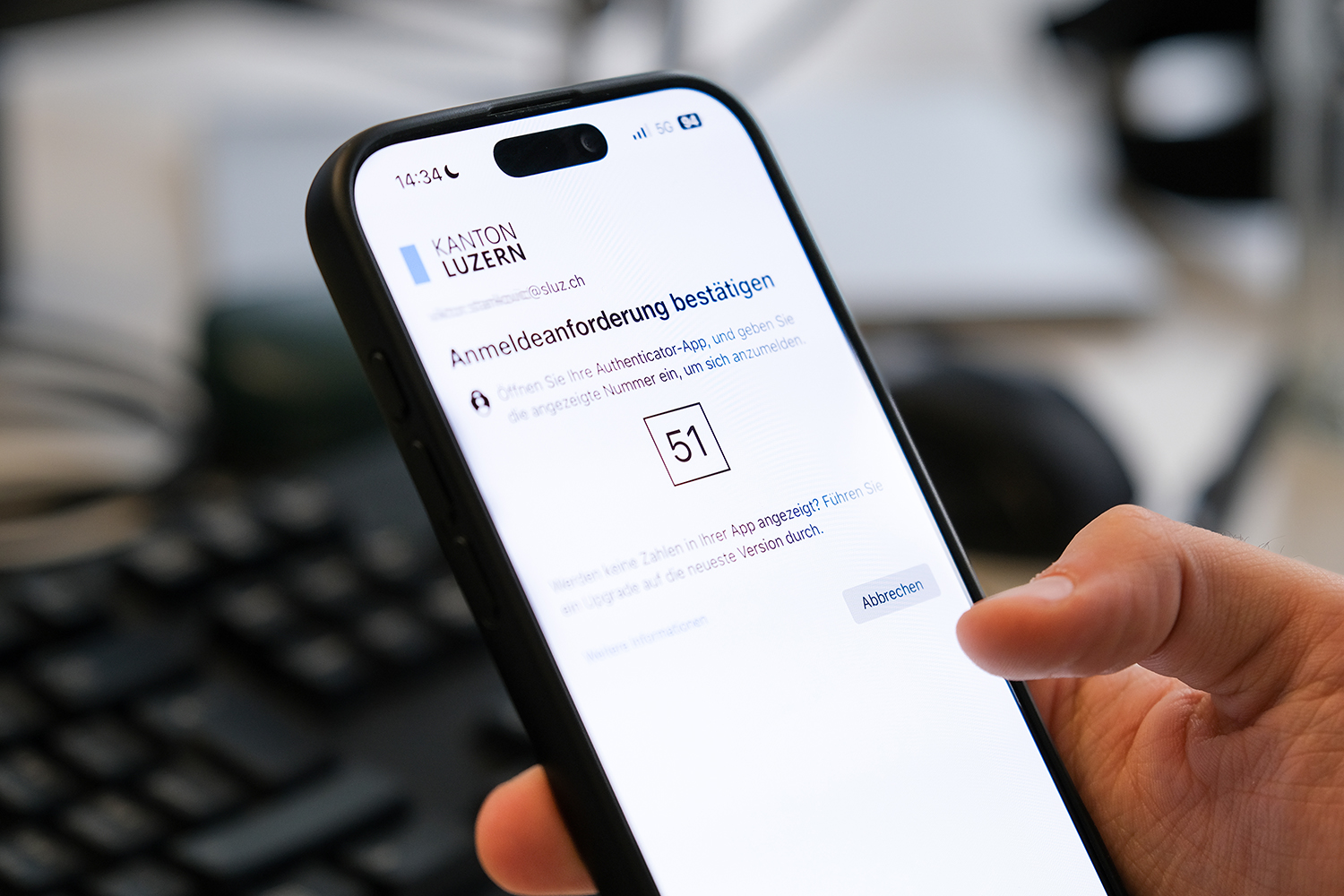 Zahl muss in Authenticator App auf Handy eingegeben werden