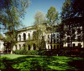 Rückseite Fassade Schulhaus Hirschengraben